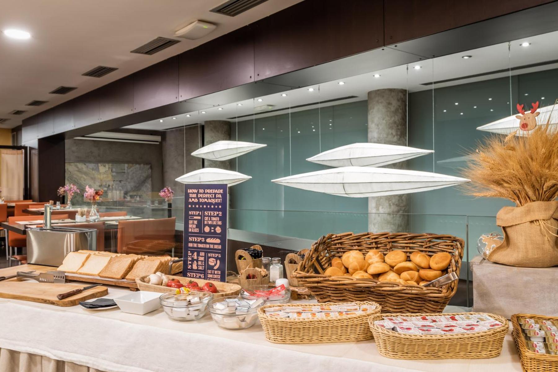 马达尼斯里塞奥酒店 略夫雷加特河畔奥斯皮塔莱特 外观 照片